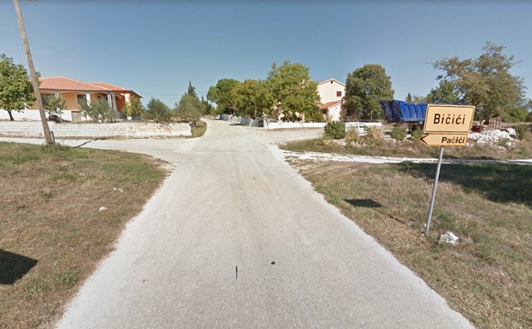 Detalji tragedije u Istri: Traktor se prevrnuo na baku i praunuku i ubio ih