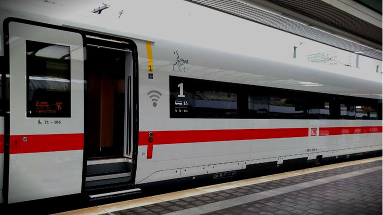 Evakuirano 500 ljudi s kolodvora u Frankfurtu zbog lažne dojave o bombi u vlaku