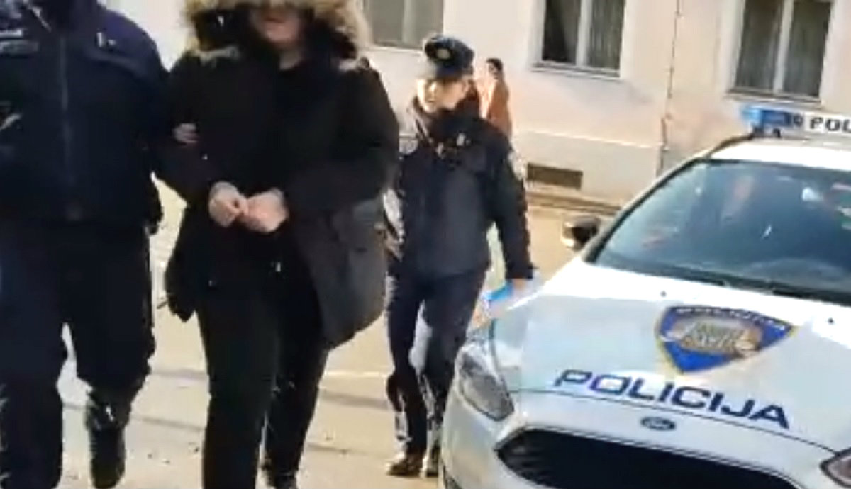 Đakićevog sina u lisicama doveli na ispitivanje, smijuljio se novinarima