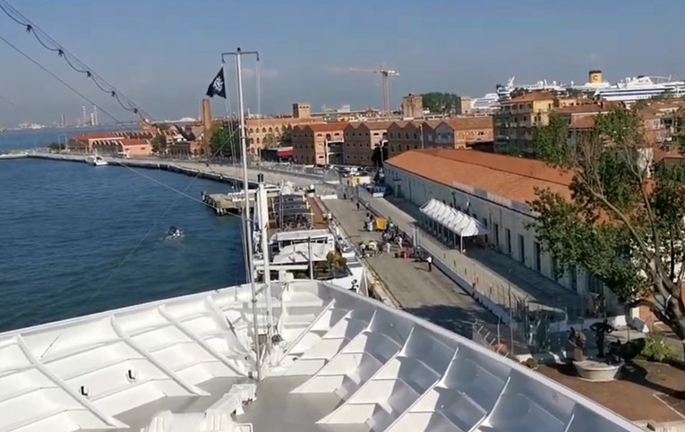 Objavljena snimka s kruzera koji se zabio u brod u Veneciji, otkriven i uzrok