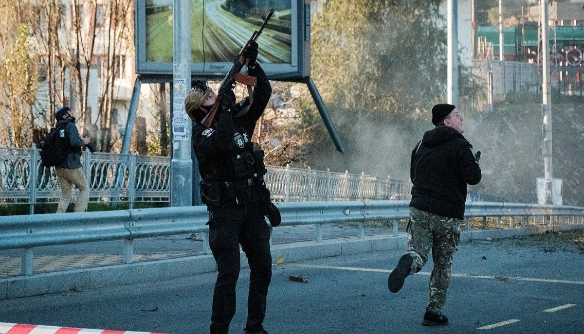 FOTO I VIDEO Dronovi kamikaze napali Kijev, vojnici pucaju po njima