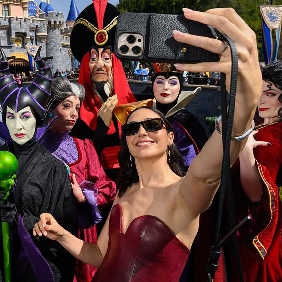 Gal Gadot usred glasina o svađi s Rachel Zegler sama promovirala Snjeguljicu