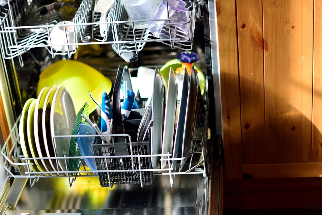 Što nikako ne smije ići u perilicu posuđa? Imamo cijeli popis