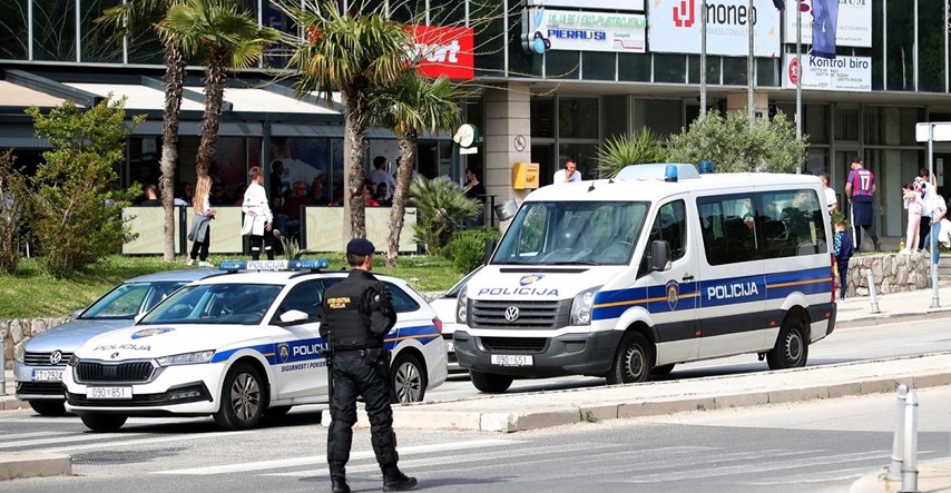 Policajac u Splitu želio zaustaviti tučnjavu. Udarili ga u glavu, teško je ozlijeđen