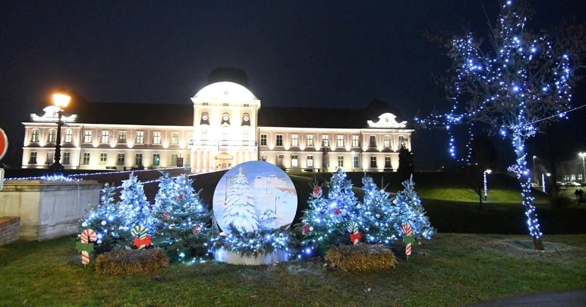 Fotografije snimljene na Adventu u Virovitici izgledaju kao iz božićne bajke