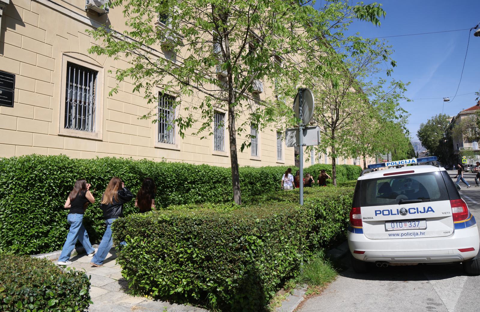 Policija o dojavama: Dva maloljetnika osumnjičena za terorizam