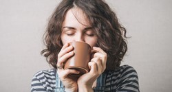 Ove lijekove nikada ne biste trebali piti s jutarnjom kavom, upozoravaju liječnici