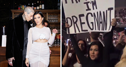 Kourtney Kardashian (44) je trudna. Transparentom na koncertu objavila vijest
