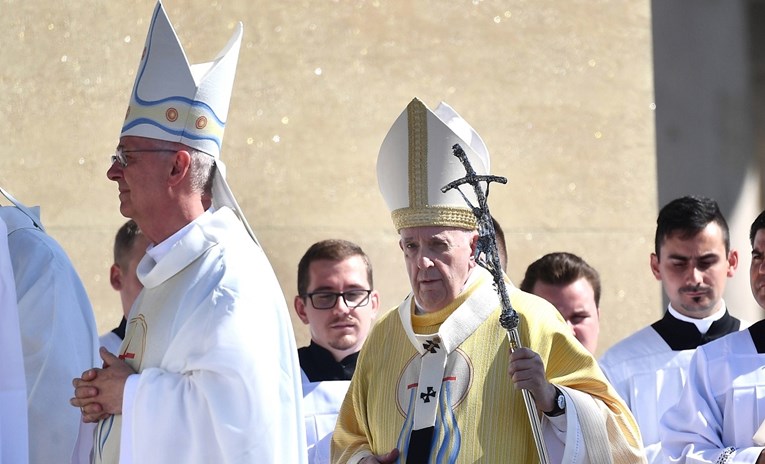 Papa doputovao u četverodnevni posjet Slovačkoj