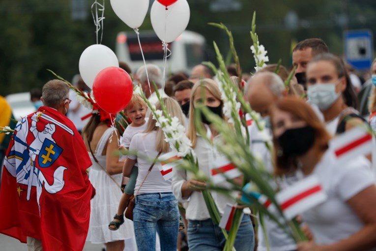 Tisuće Litvanaca formirale ljudski lanac solidarnosti za Bjelorusiju