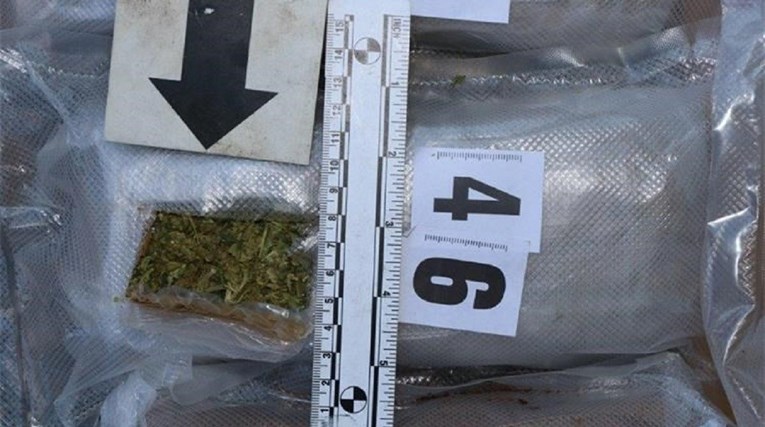FOTO Srbin pokušao napustiti Hrvatsku sa 16 kila marihuane, uhvatili ga