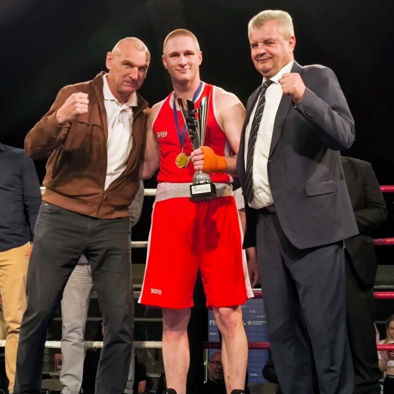 Mavrović uručio trofeje na prvom boksačkom spektaklu na Braču
