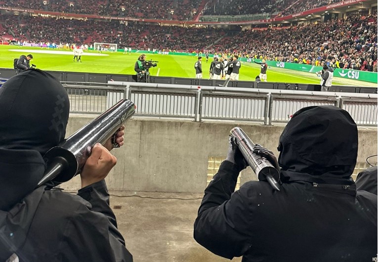 Nevjerojatna scena. Ovako je počelo pirotehničko ludilo u Amsterdamu