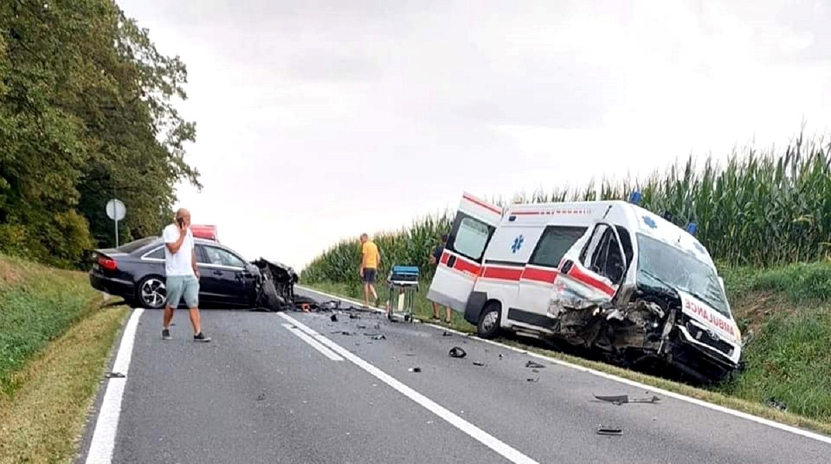 Pijani vozač udario sanitetsko vozilo. Ravnatelj: Ozlijeđena je onkološka bolesnica