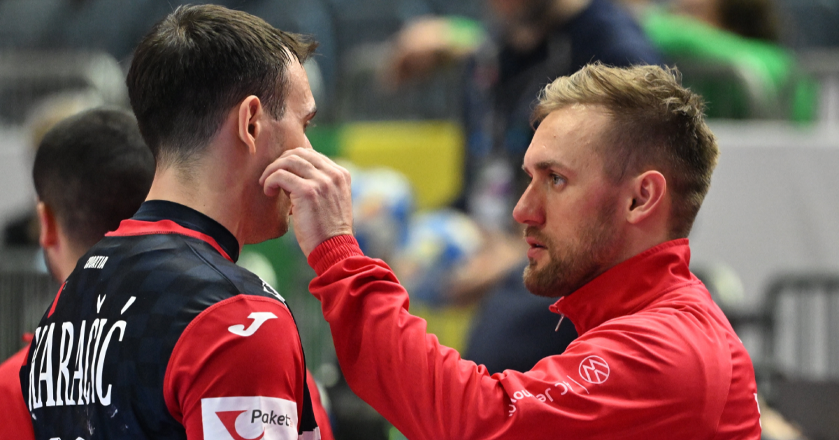 Tuga na terenu: Hrvatski rukometaši se međusobno tješili nakon poraza