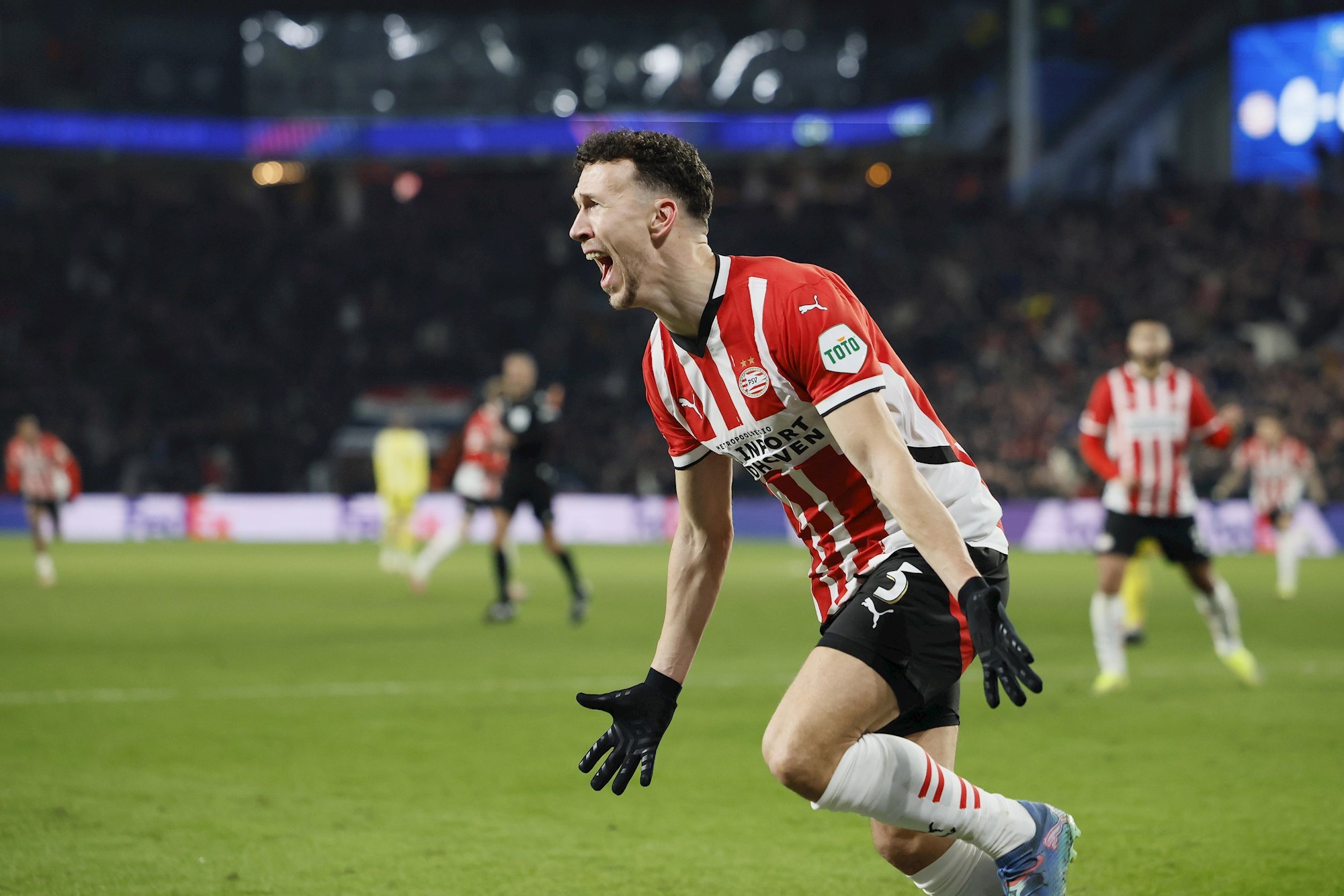 PSV otkrio poseban natpis koji Perišić ima na kopačkama