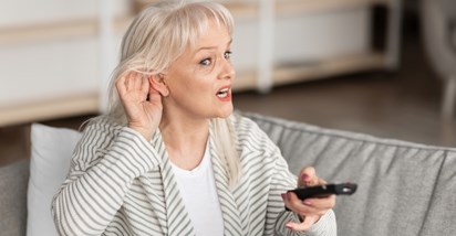 Pet neobičnih znakova koji ukazuju na gubitak sluha, prema savjetnici za zdravlje