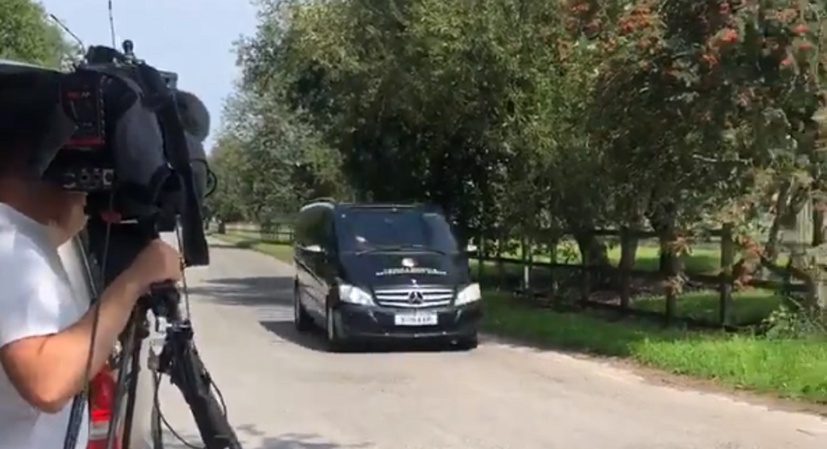 VIDEO Najskuplji branič u povijesti na potpis ugovora stigao u blindiranom autu