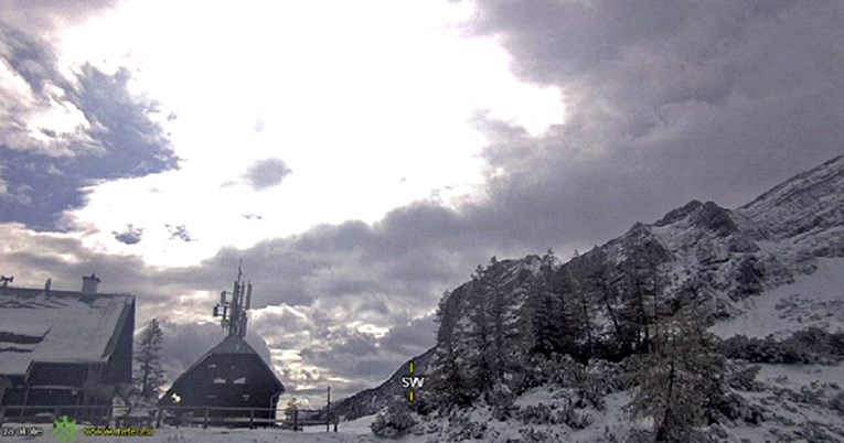 U slovenskim Alpama palo 30 cm snijega