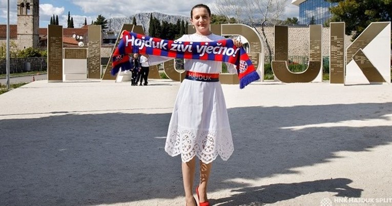 Djevojčica u plavom kaputiću oduševljena gestom Hajduka: Jako sam ponosna, hvala vam