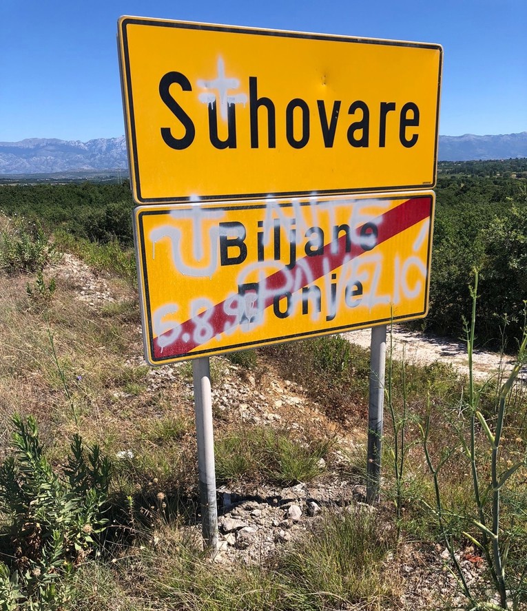 FOTO Kod Zadra osvanuli grafiti s ustaškim simbolima