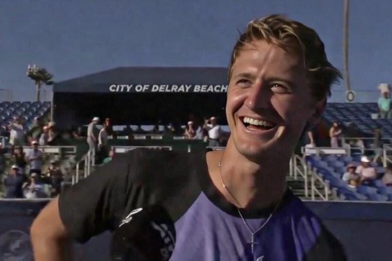 VIDEO Lapsus voditeljice nasmijao američkog tenisača: "Pa on je zgodan dečko, znate"