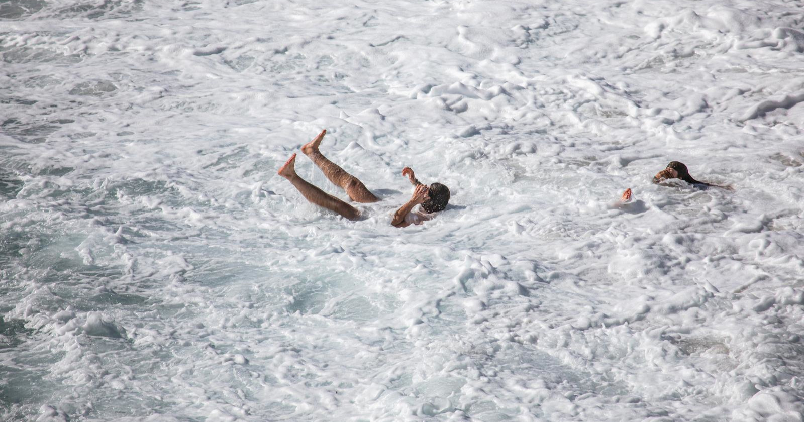 FOTO Dok je u Zagrebu bilo nevrijeme, dubrovačka plaža bila je puna kupača