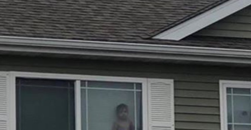 Mama se šokirala porukom susjede: “Tvoje dijete stoji golo na prozoru”