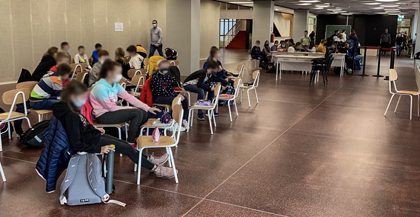 Učenici dva razreda u Zagrebu imaju nastavu na hodniku, bez klupa i ploče