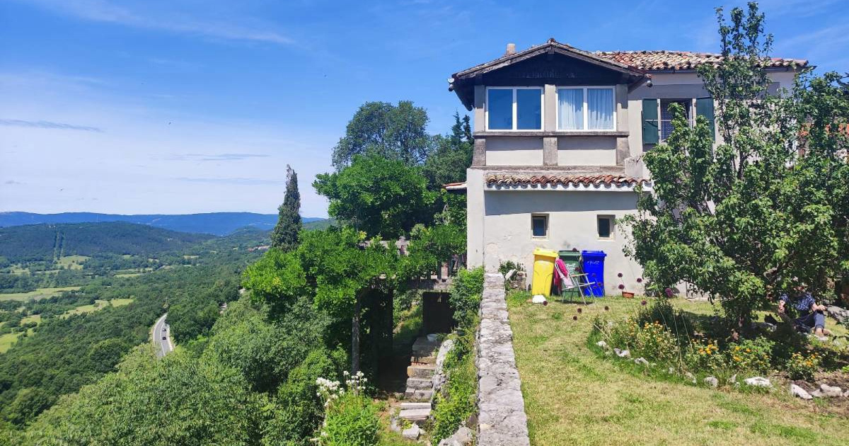 U srcu Istre prodaje se imanje s kućom i bungalovom za 165.000 eura
