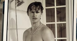 Mladi glumac objavio fotku na kojoj je potpuno gol, no ima dobar razlog
