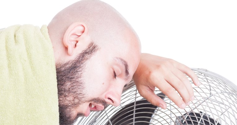Evo zašto je spavanje kraj ventilatora po vrućinama loša ideja