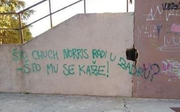 Fotka grafita postala hit na Fejsu: "Što radi Chuck Norris u Zadru?"