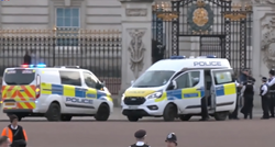 Čovjek uhićen ispred Buckinghamske palače, bacio u dvorište patrone za sačmaricu