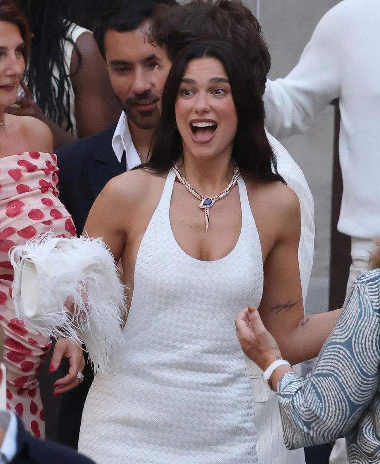 Dua Lipa navodno isplatila 5780 eura stanovnicima Palerma nakon raskošnog vjenčanja