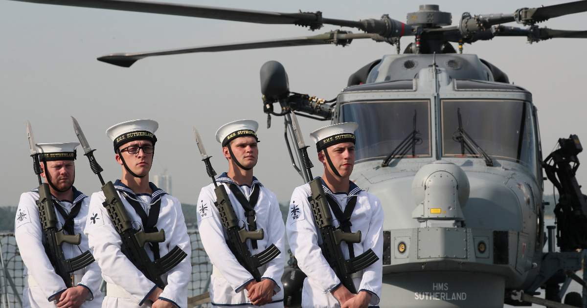 Ruski brod protjeran iz britanskih voda. Bio je usidren blizu transatlantskih kabela