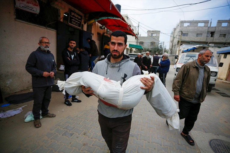 Liječnici: Izraelci jučer ubili 16 Palestinaca, među njima trudnicu i troje djece