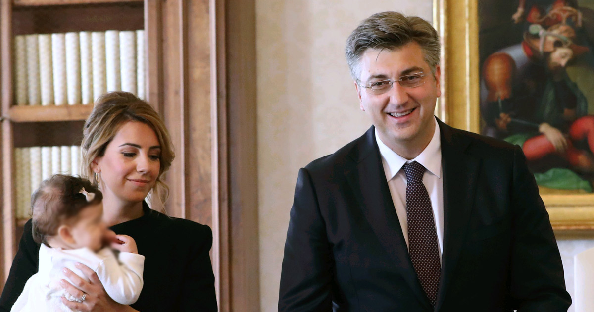 Na sjednicu vlade fizički dolazi pola ministara. Plenković će je voditi iz izolacije