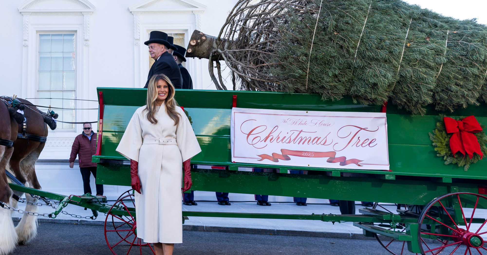 Melania Trump započela s dekoriranjem Bijele kuće. Stiglo joj je drvce 🎄