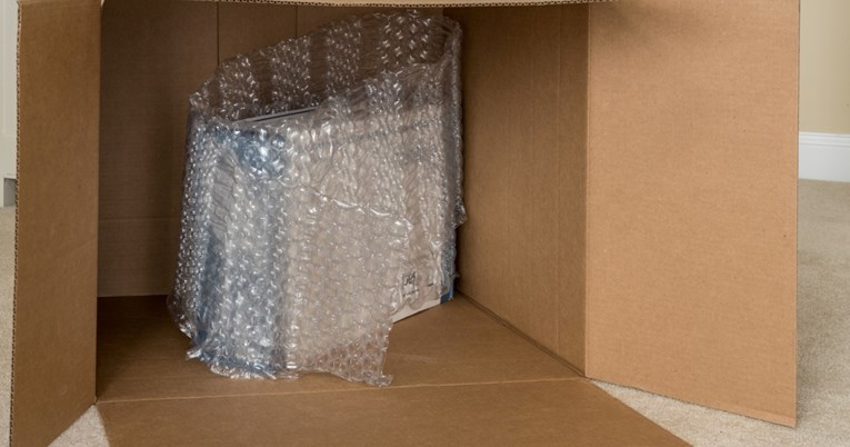 Zašto mali proizvodi naručeni online dolaze u ogromnim kutijama?