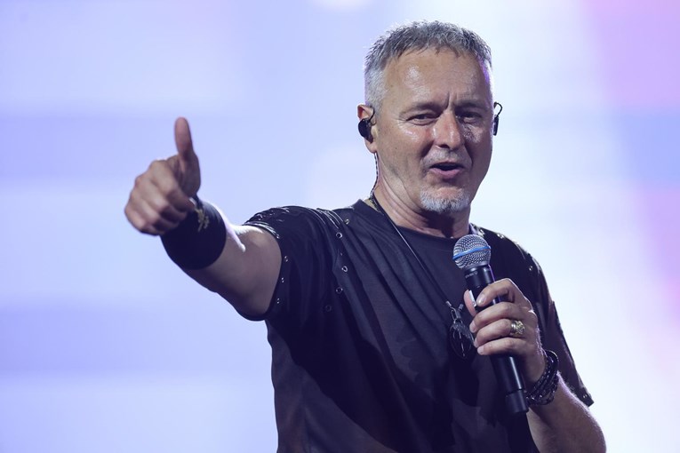 Thompson čestitao rukometašima na prolasku u polufinale, napisao jednu riječ