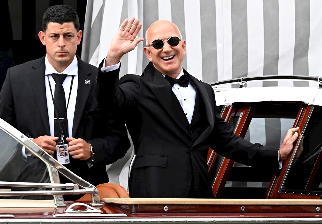 Otkriven neugodan modni "propust" Jeffa Bezosa na vjenčanju s Lauren Sánchez