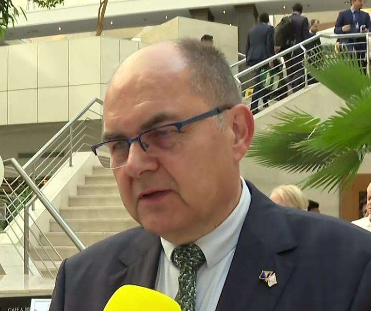 Schmidt najavio memoare. "Dodik je davao milijune da me ukloni"