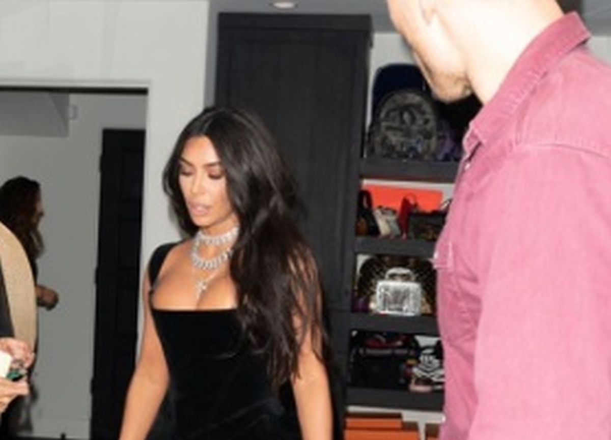 Ljude šokirala veličina guze Kim Kardashian na crvenom tepihu: "Samo se širi"