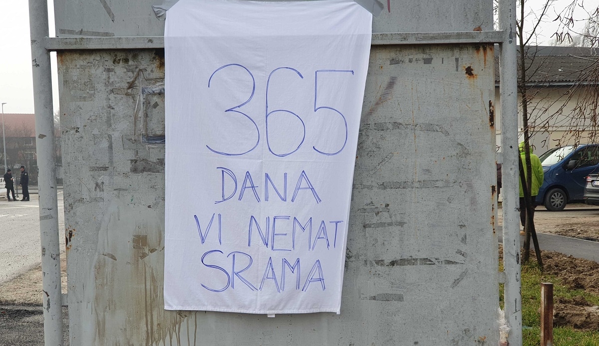 Ovo je poruka u Petrinji: "365 dana vi nemate srama"