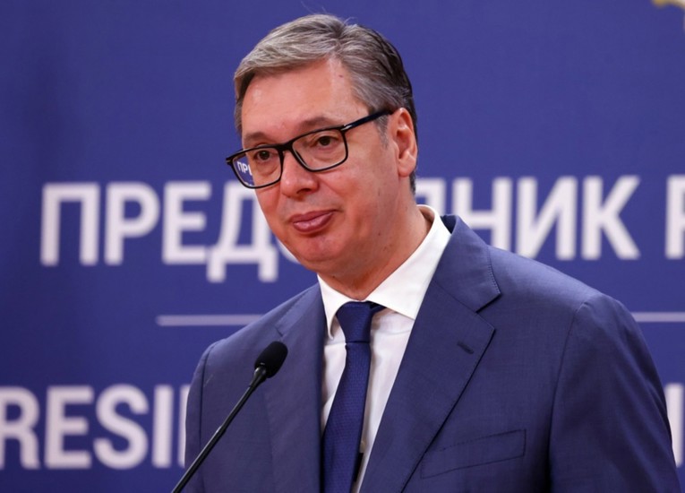 Vučić najavio da će uskoro dati ostavku