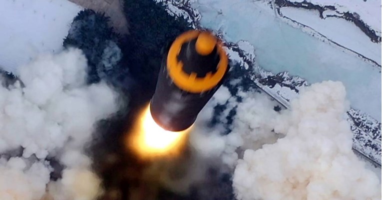 Sjeverna Koreja lažirala lansiranje "čudovišnog projektila". Zašto?