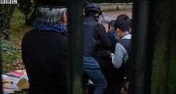 VIDEO Prosvjednika u Britaniji uvukli u dvorište kineskog konzulata i mlatili