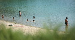 FOTO Zagrepčani spas od vrućina potražili na Jarunu, mnogi su se i okupali