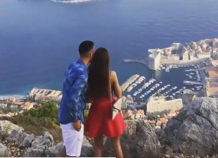 Zaprosio je iznad Dubrovnika, a prošnja postala hit na internetu